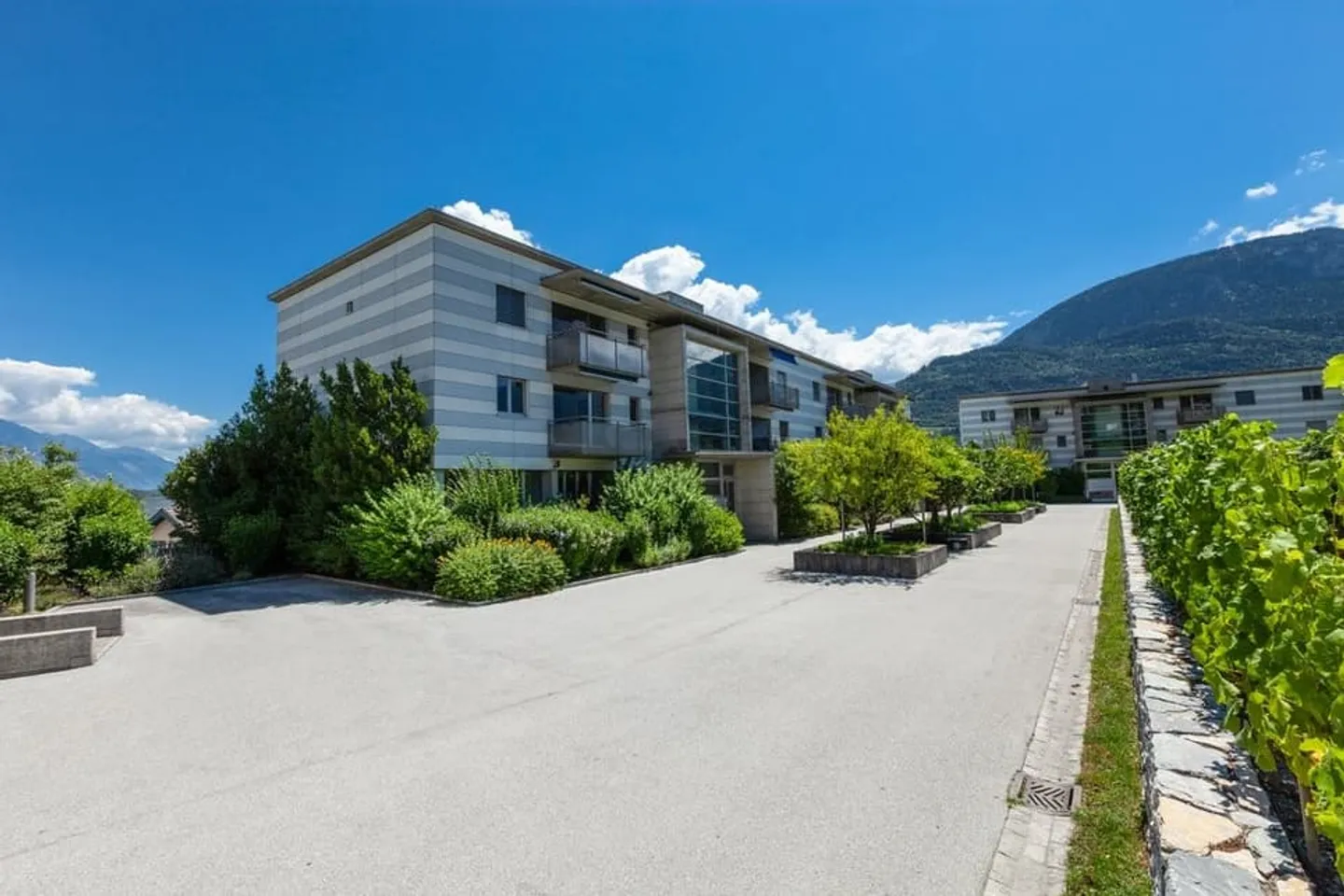 Grab! Magnificent apartment in Sierre! - Photo 1 of 6