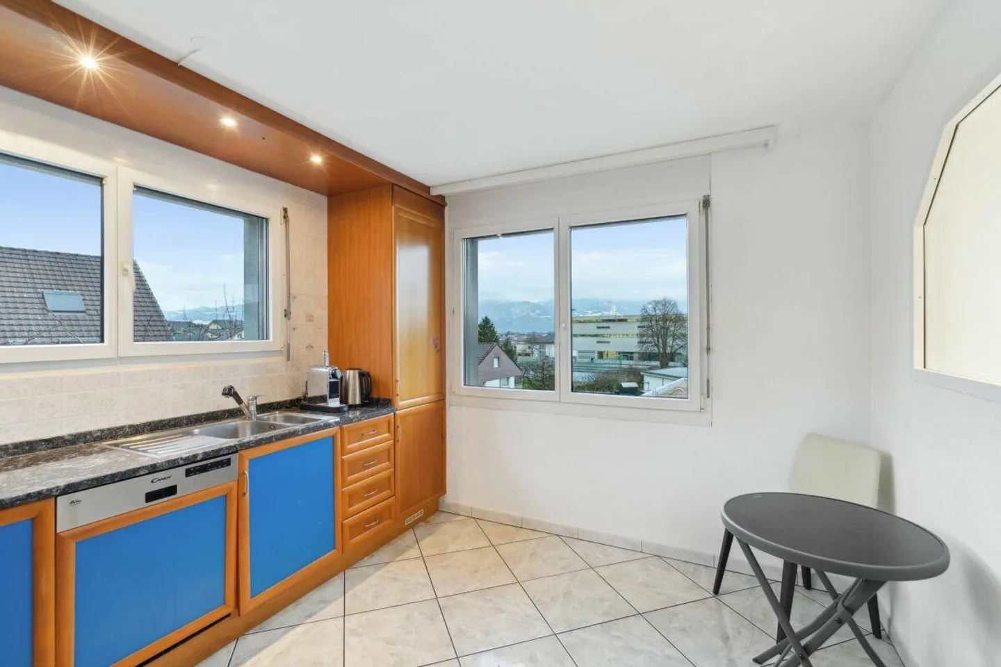 Prime Location - Sunny 3.5 Room Apartment - Photo 5 of 12