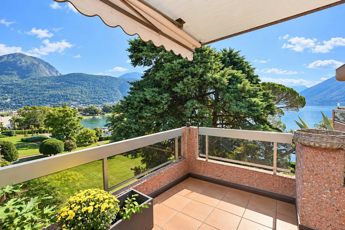 Penthouse with Lake View - Photo 7 of 25