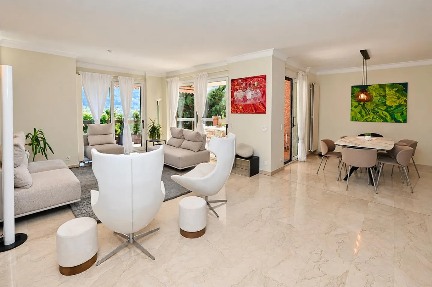 Penthouse with Lake View - Photo 4 of 25