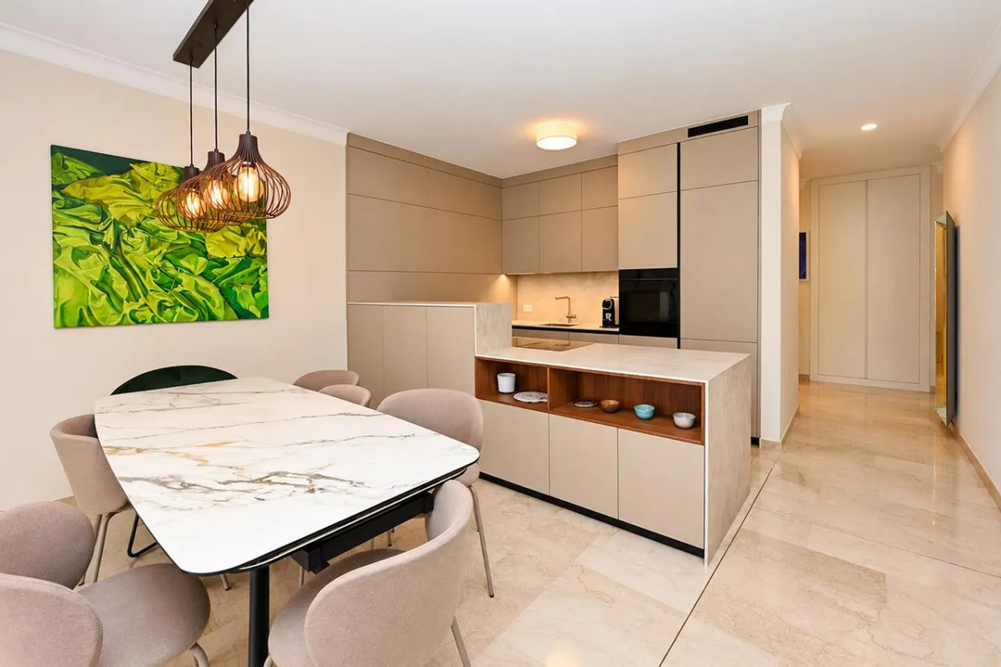 Penthouse with Lake View - Photo 11 of 25