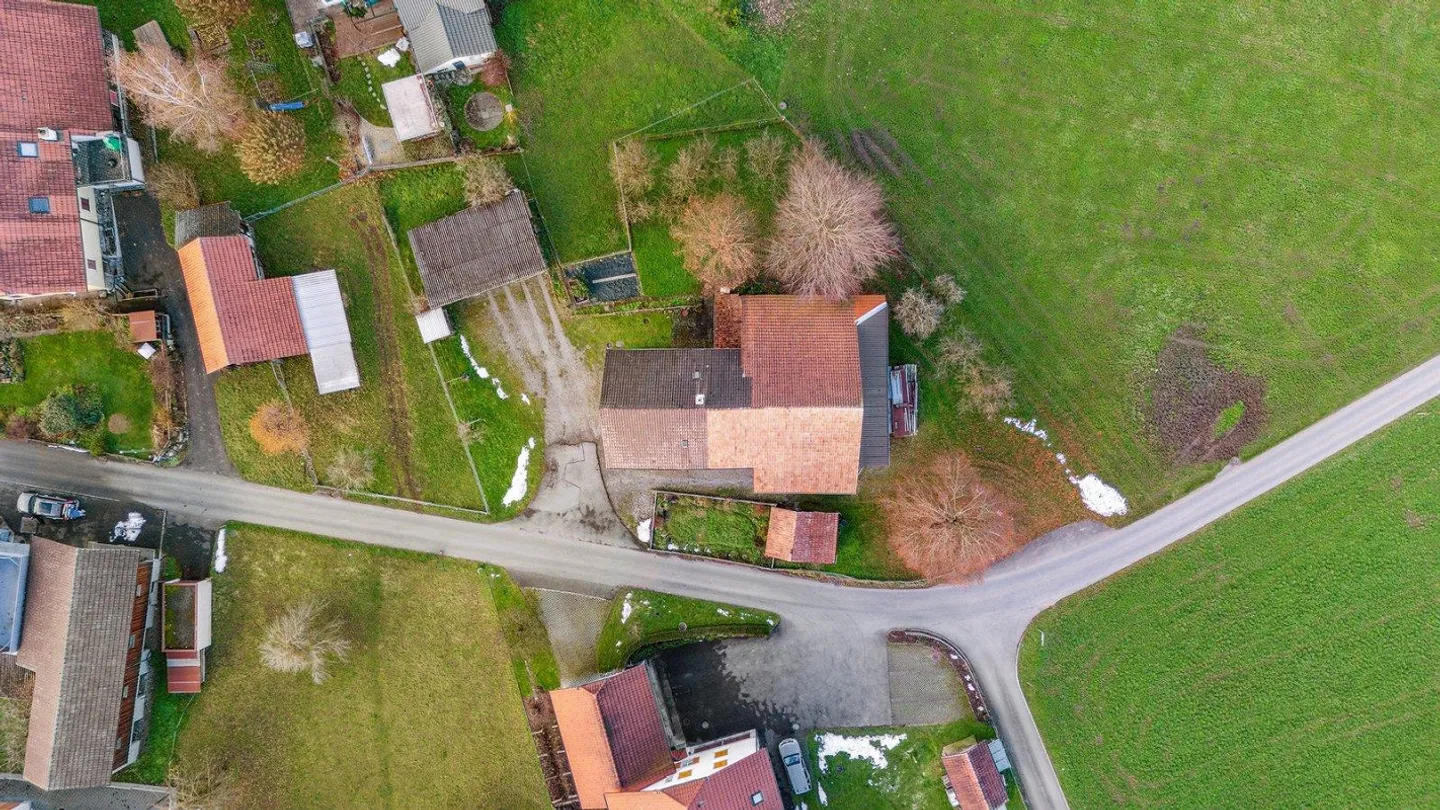 RÉSERVÉ : AgentSelly - Terrain avec potentiel pour réaliser votre rêve - Photo 2 sur 5