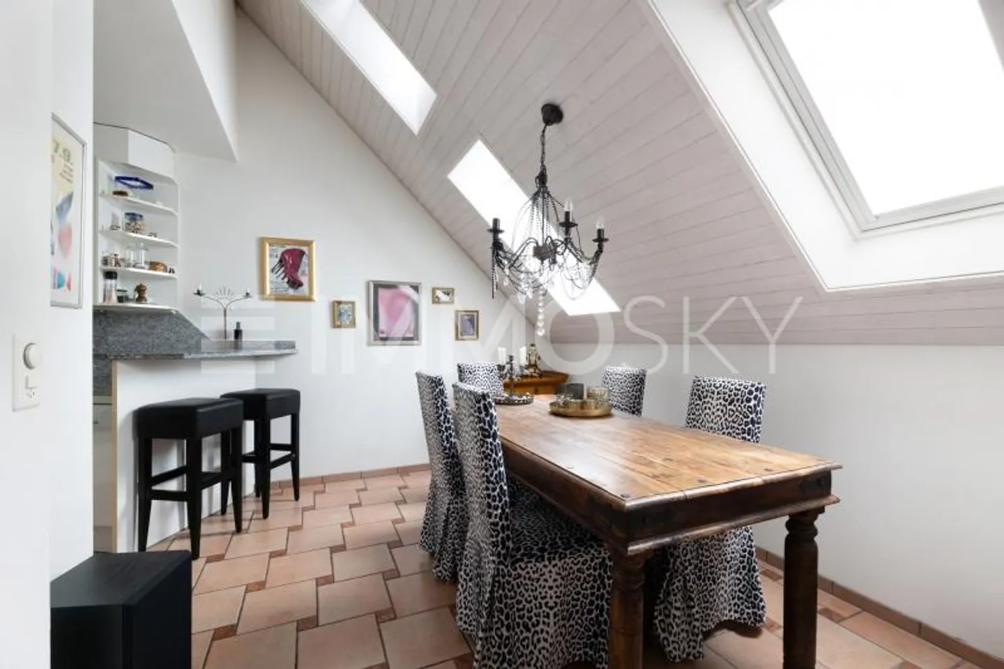 *RESERVED* - Spacious living on two floors with a view of the greenery - Photo 4 of 7