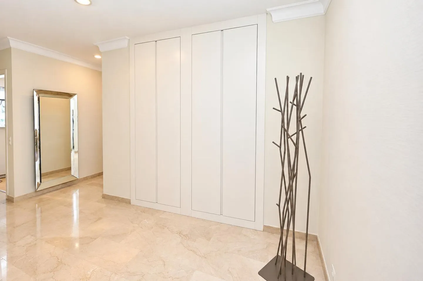 Penthouse with Lake View - Photo 20 of 25