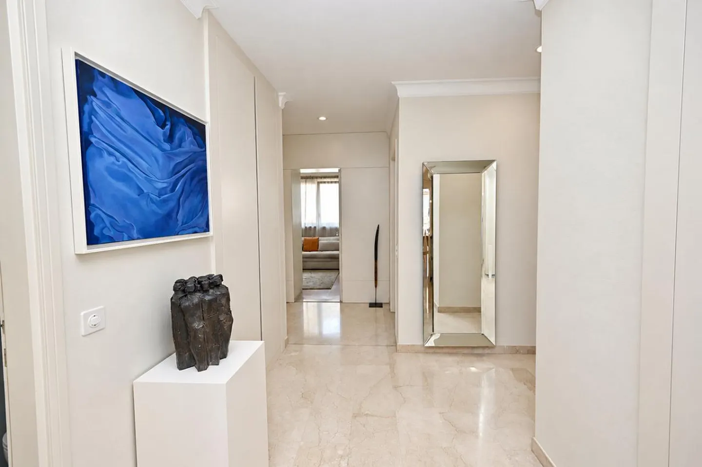 Penthouse with Lake View - Photo 21 of 25