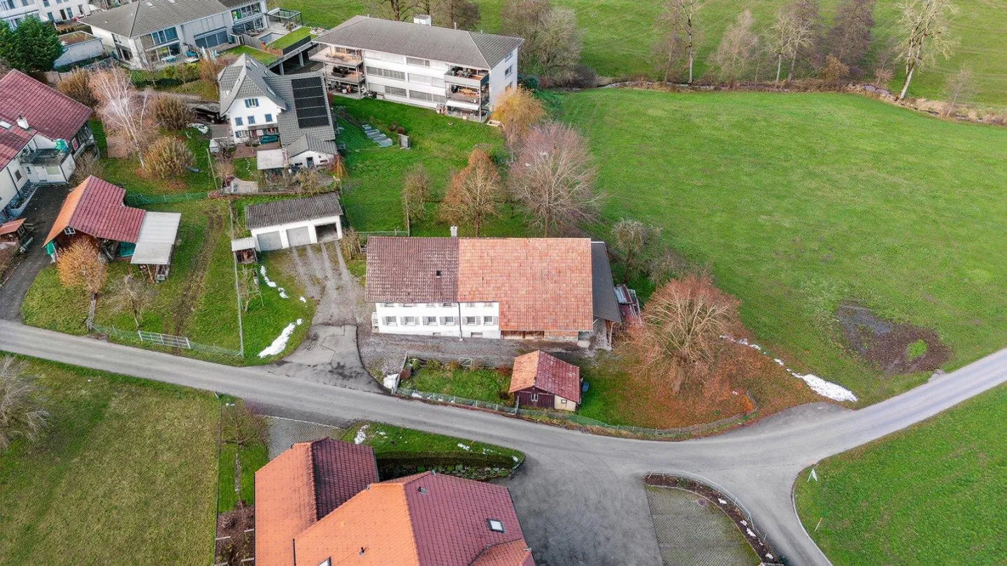 RÉSERVÉ : AgentSelly - Terrain avec potentiel pour réaliser votre rêve - Photo 3 sur 5