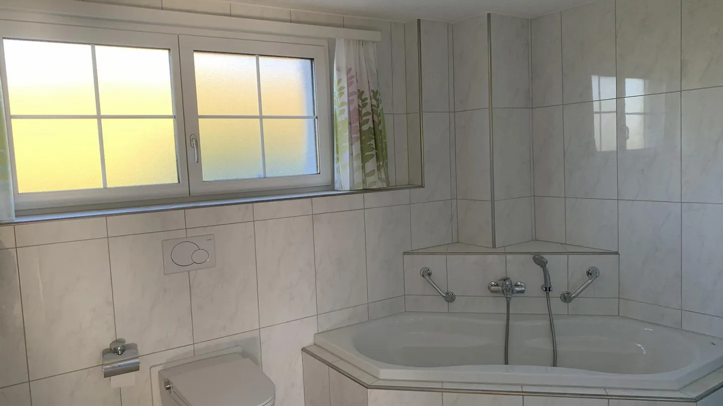 Appartamento luminoso e spazioso appena ristrutturato - Foto 8 di 14