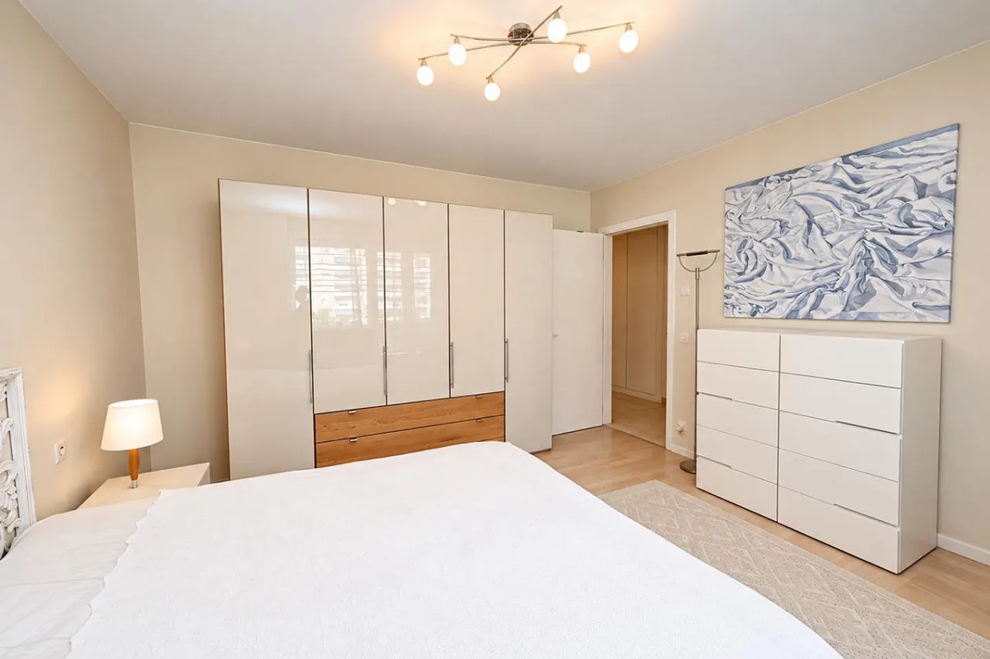 Penthouse with Lake View - Photo 14 of 25