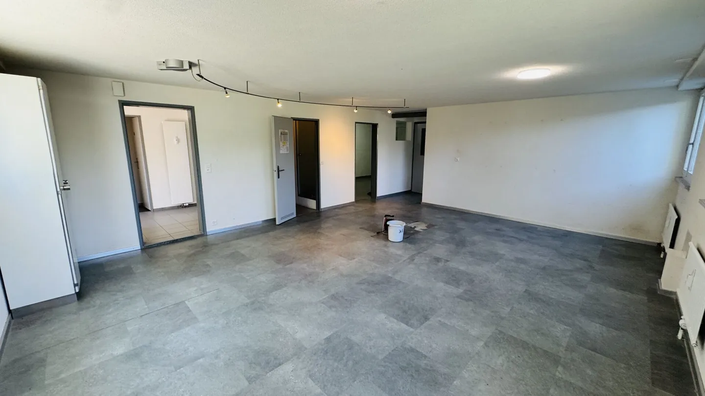 Top commercial space on the ground floor with visitor parking & bus at the door - Photo 6 of 17