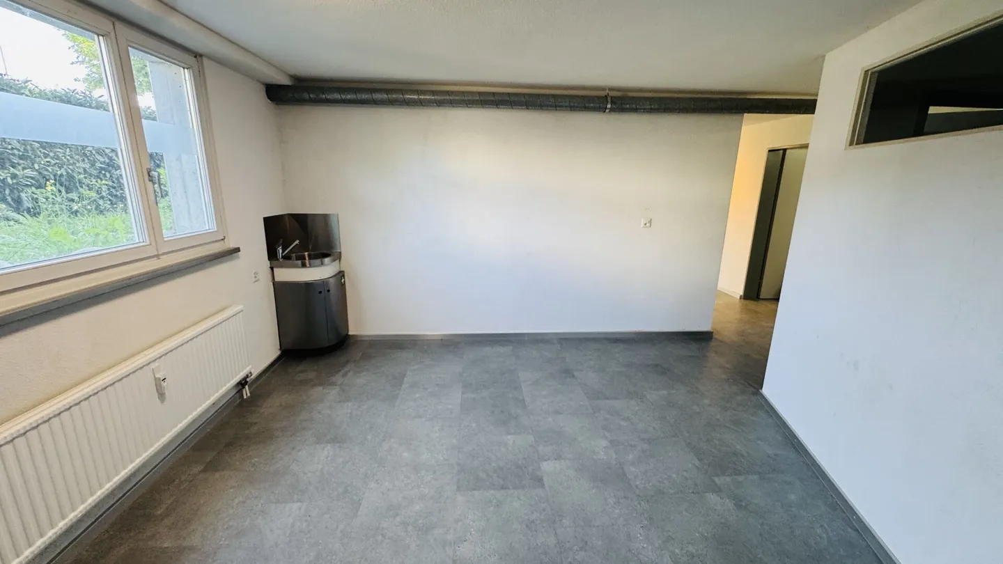 Top commercial space on the ground floor with visitor parking & bus at the door - Photo 9 of 17