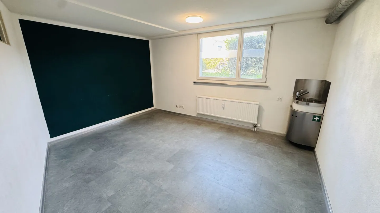 Top commercial space on the ground floor with visitor parking & bus at the door - Photo 8 of 17