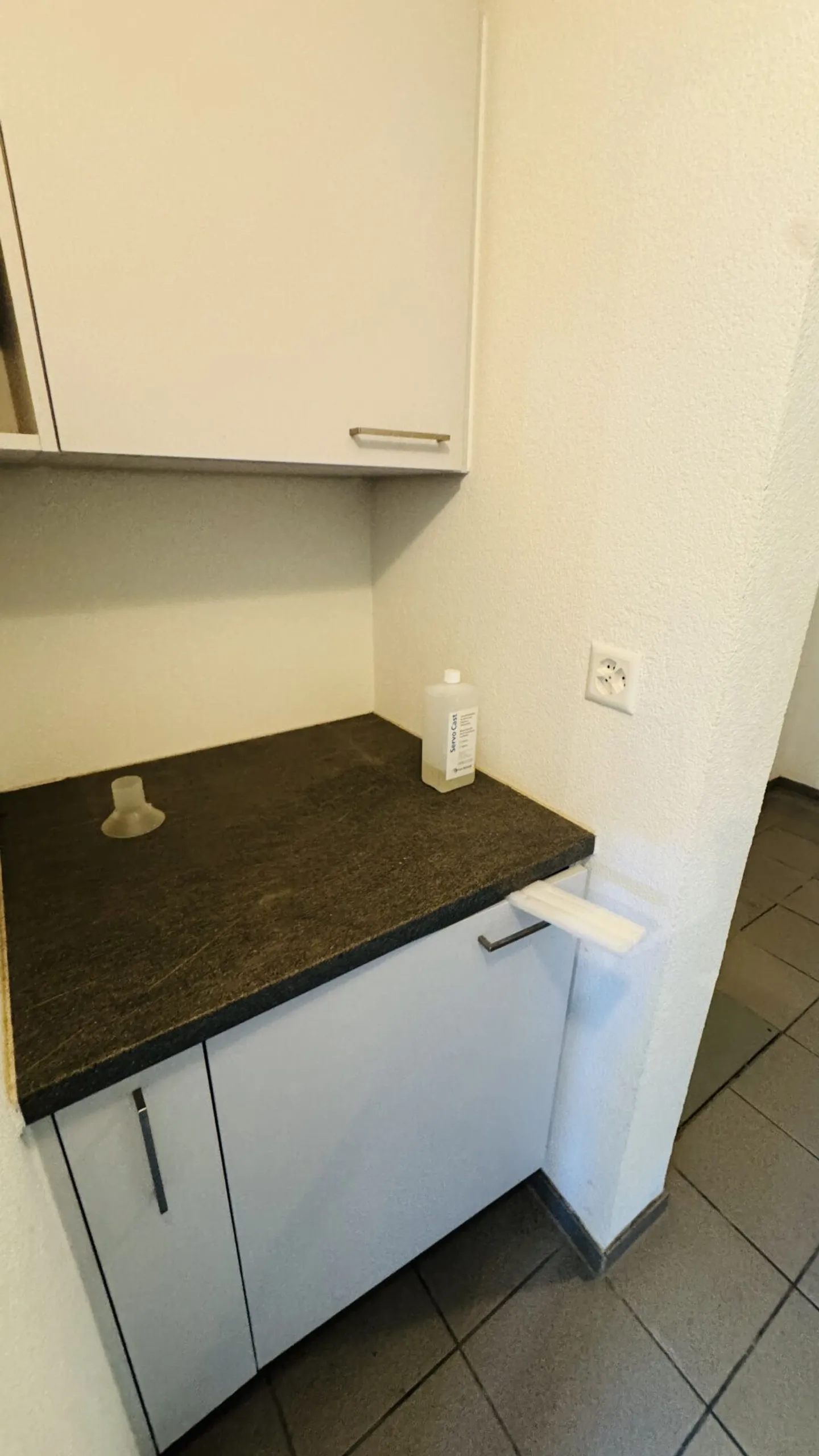 Top commercial space on the ground floor with visitor parking & bus at the door - Photo 14 of 17