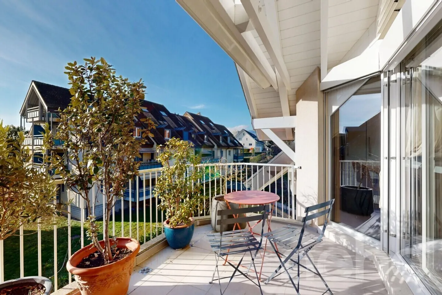 Charming duplex with mansard roof, 4.5 rooms, bright and generous in Gland - Photo 1 of 12