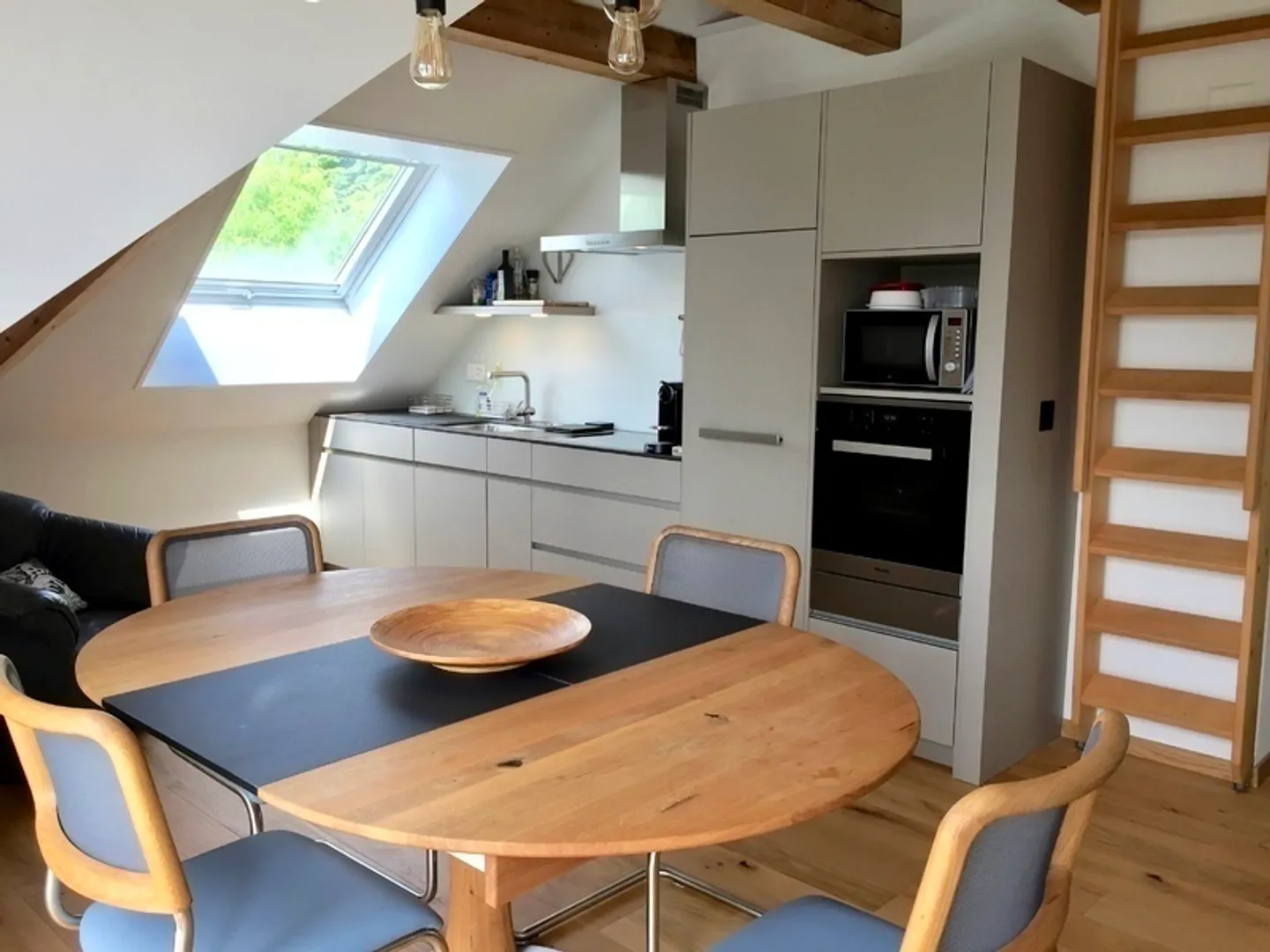 APPARTEMENT SOUS LES TOITS DE 2 CHAMBRES À BERN - GÜMLIGEN, MEUBLÉ, TEMPORAIRE - Photo 2 sur 10