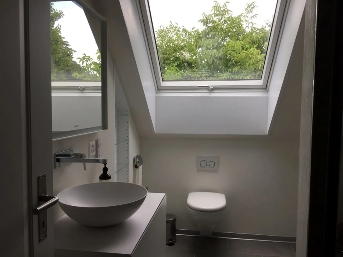 APPARTEMENT SOUS LES TOITS DE 2 CHAMBRES À BERN - GÜMLIGEN, MEUBLÉ, TEMPORAIRE - Photo 3 sur 10