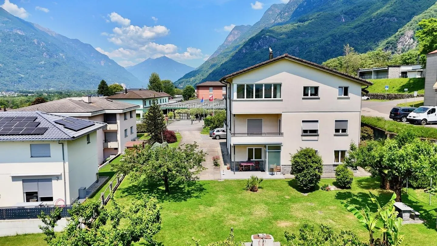 Casa Multi-Familiare con Potenziale Edificatorio - Foto 1 di 25