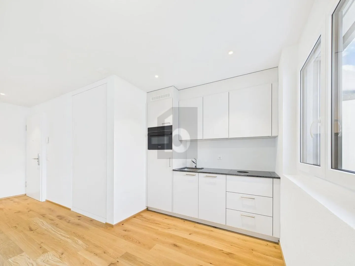 A STYLISH LIVING DREAM FOR THE DISCRIMINATING - Photo 2 of 6