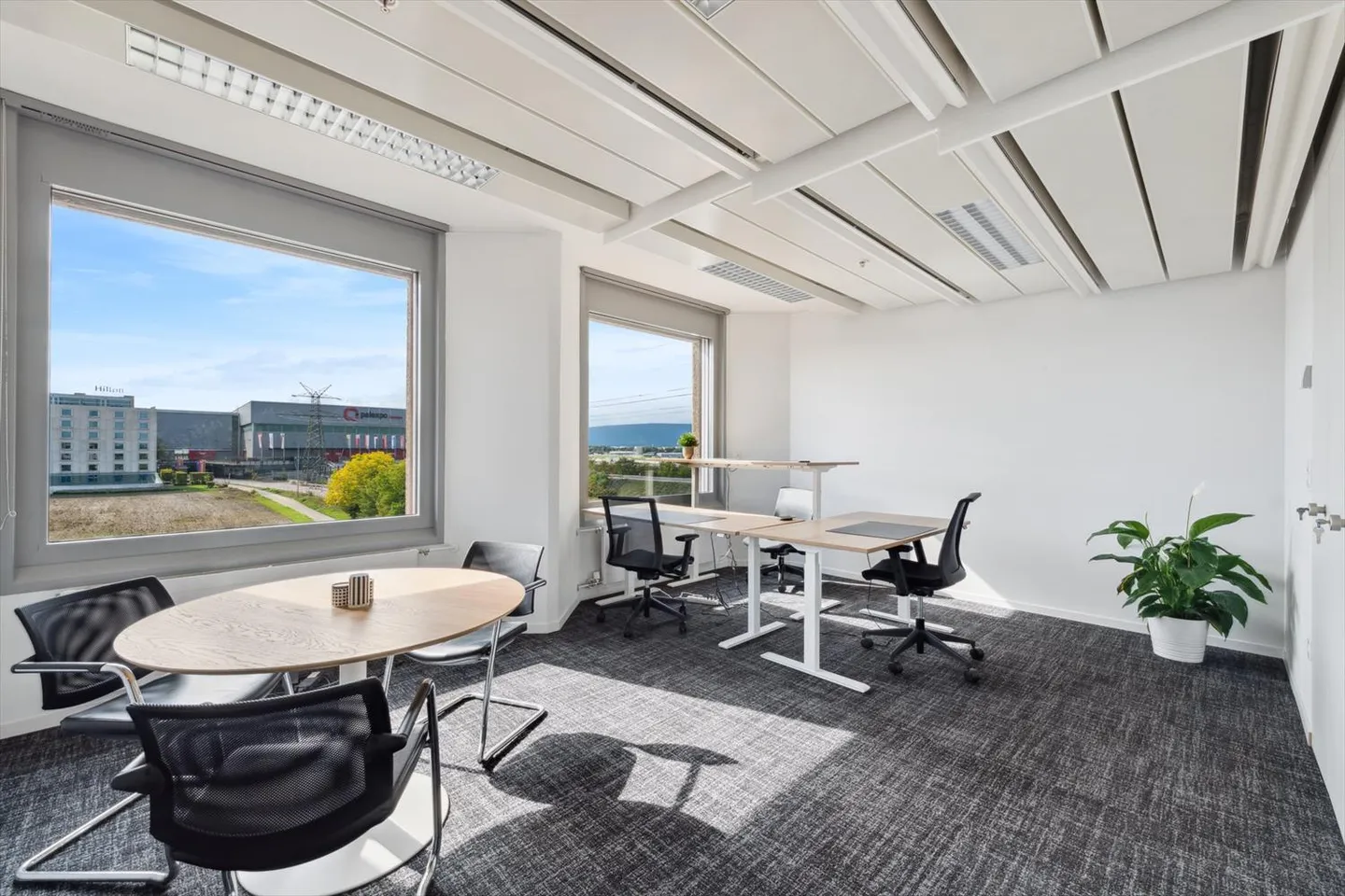 Office 1 room - Photo 1 of 15