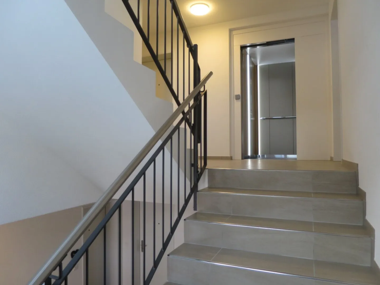 Zu verkaufen an der Bleichelistr. 5 im Bühler, bei Teufen: 3.5 Zimmer Erstbezugswohnung mit grosszügiger Einteilung im 1.OG. - Foto 10 von 17