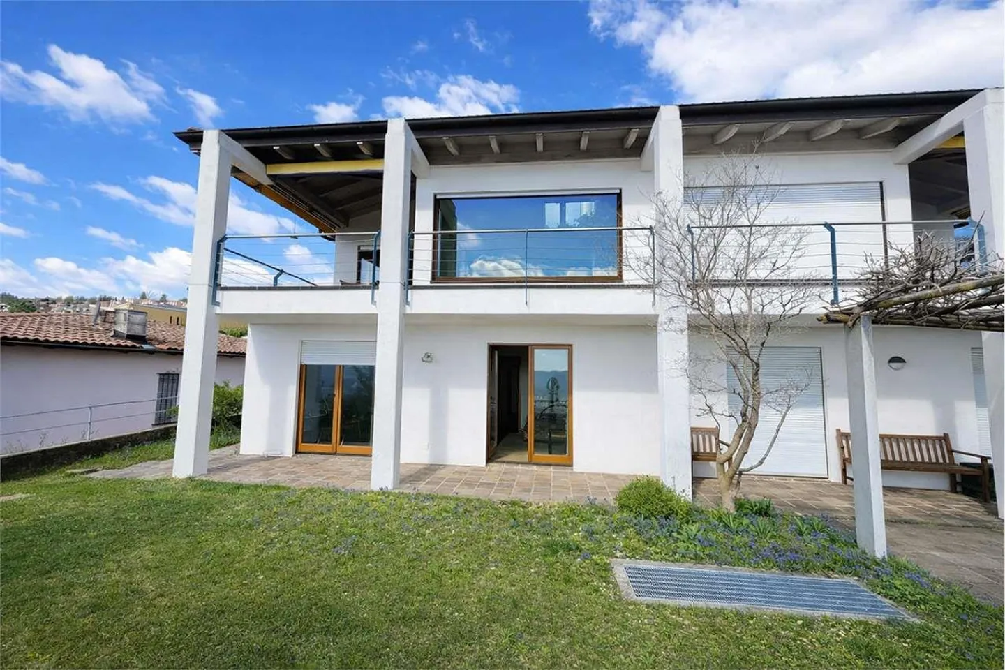 Einfamilienhaus mit Garten - Foto 1 von 12