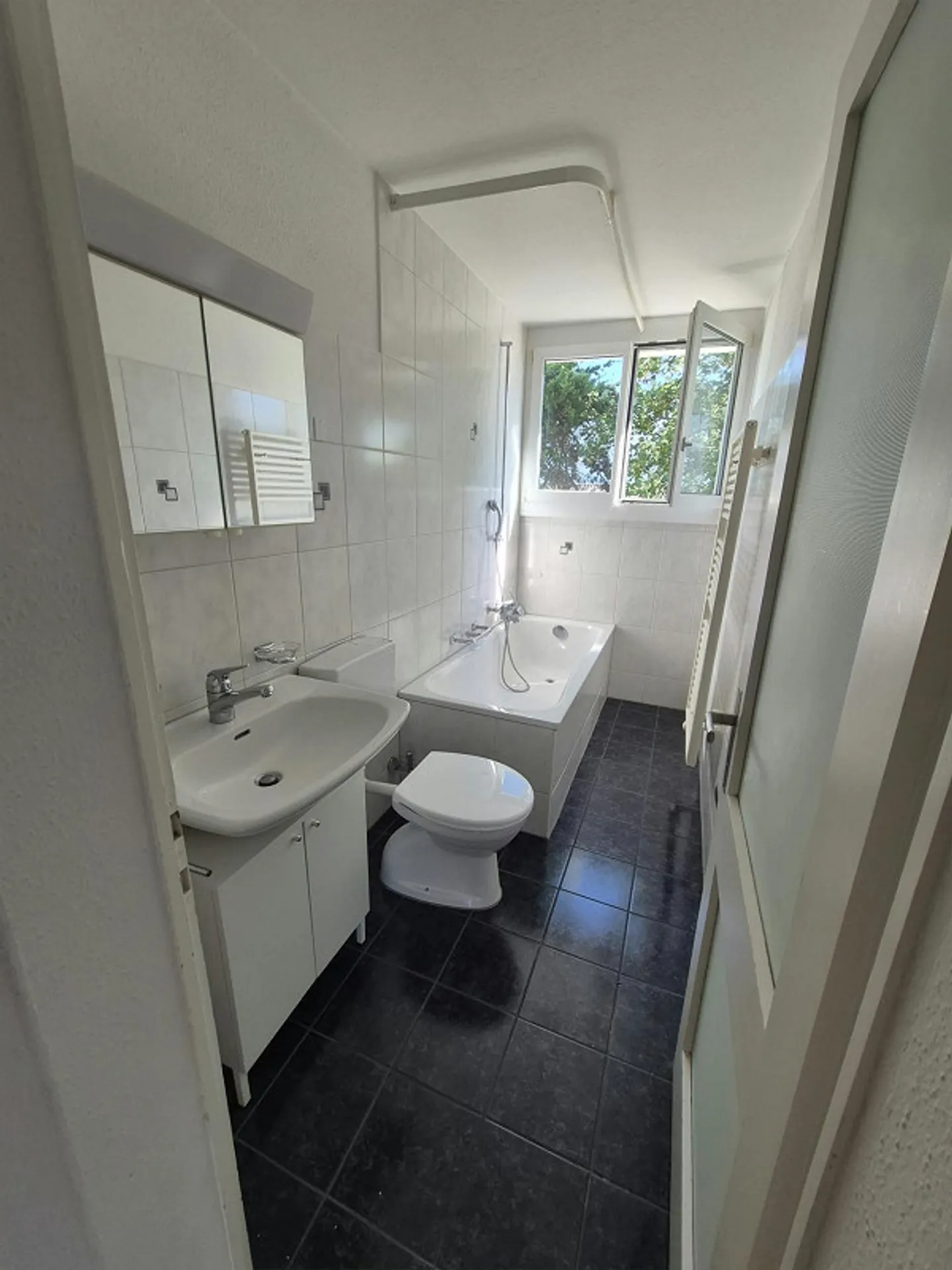 Attractive 2-room apartment with top connections - Photo 9 of 10