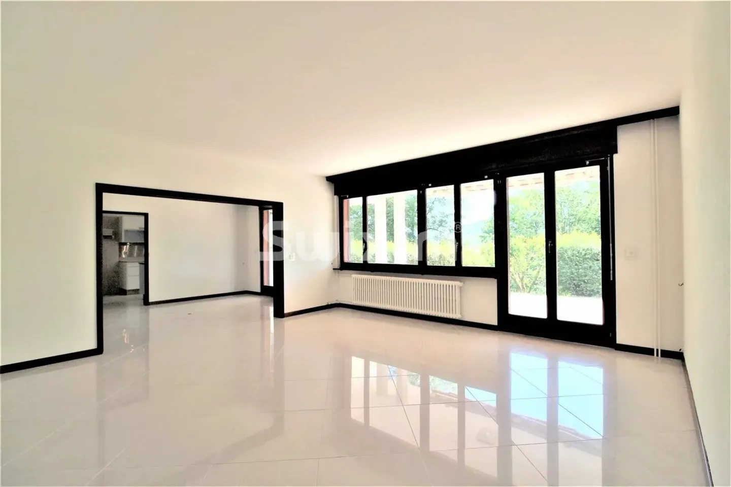 Spacious residence and private park - Photo 3 of 6