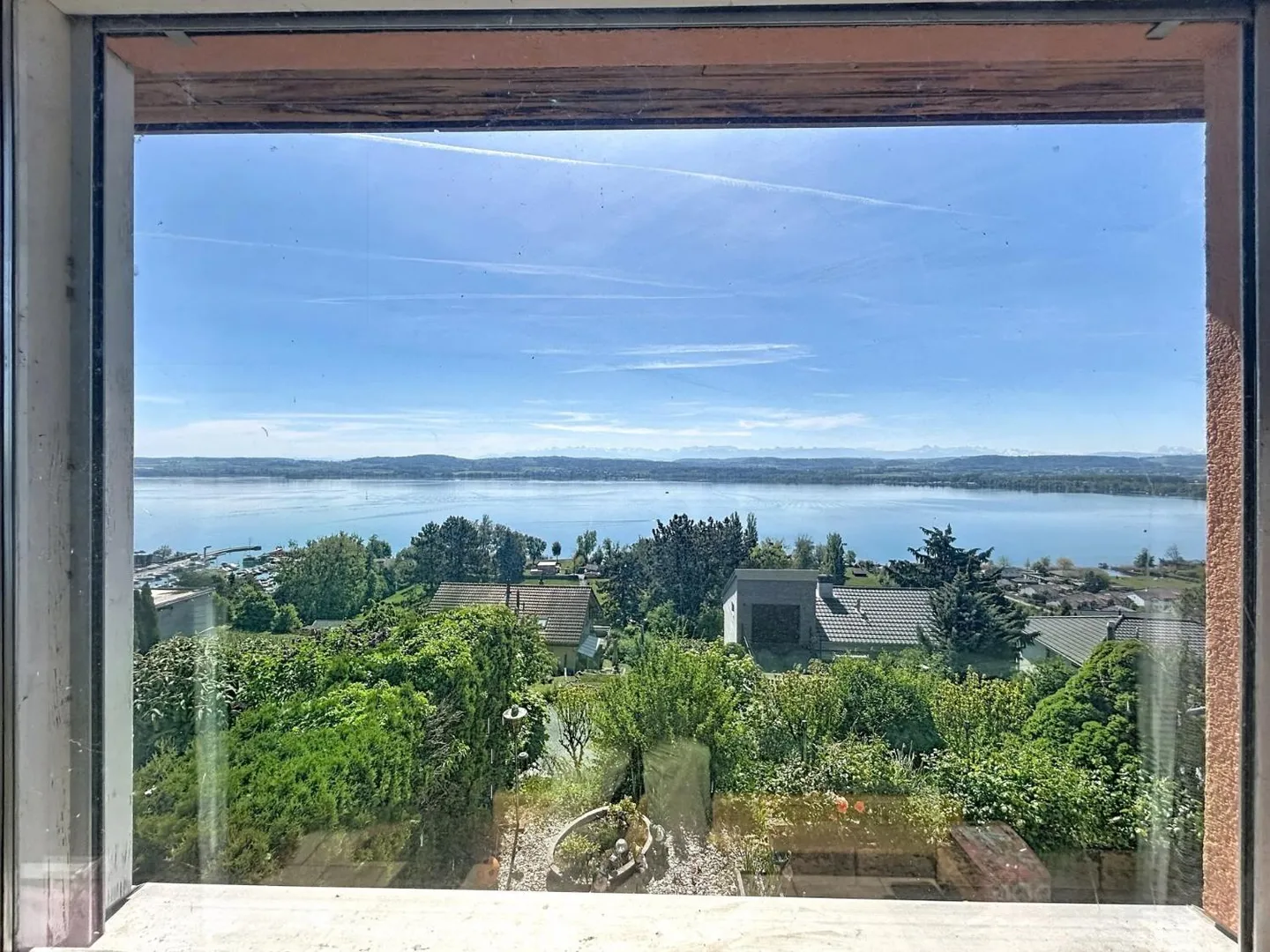 Charming House with Lake View - Photo 4 of 11