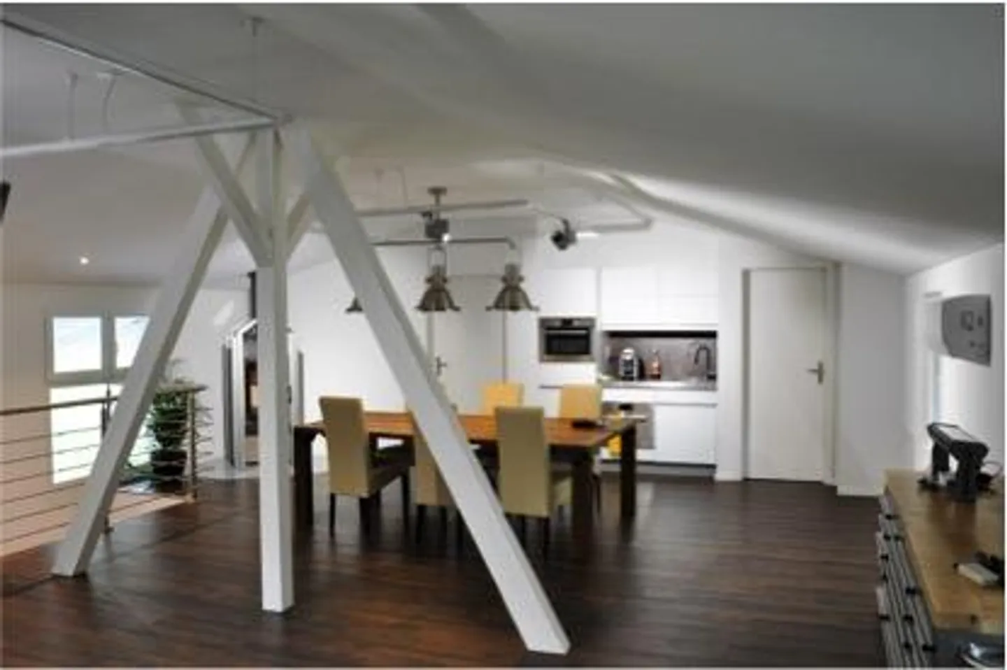 Il tuo ufficio nel villaggio più bello della Svizzera - Foto 3 di 5