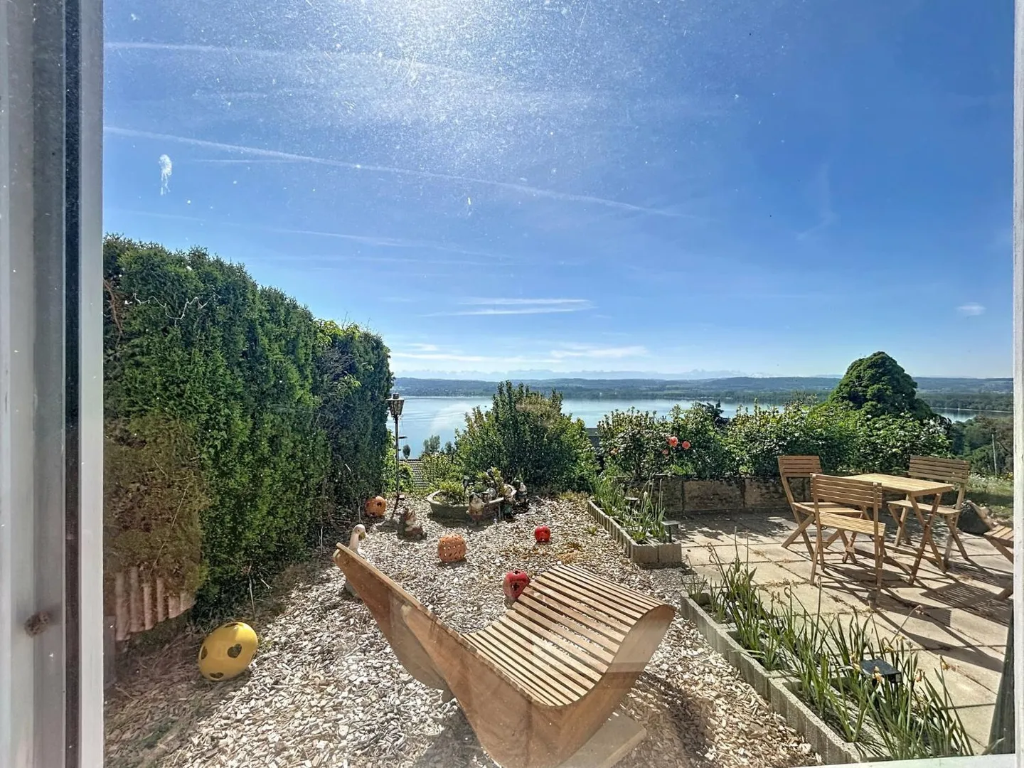 Charming House with Lake View - Photo 5 of 11