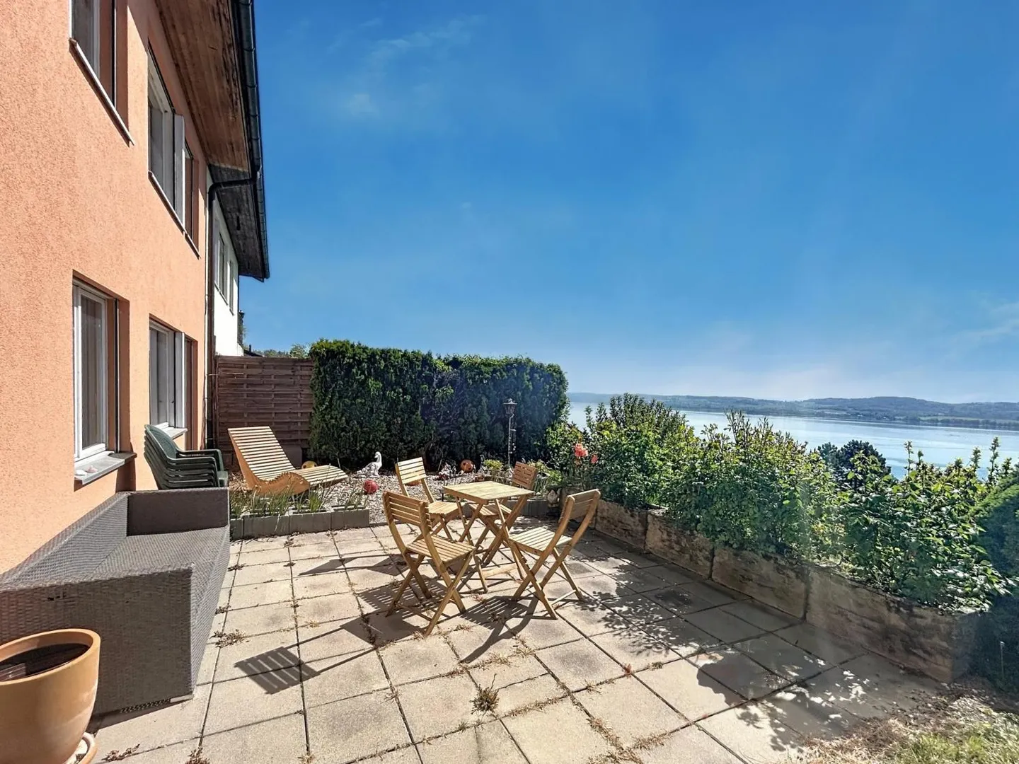 Charming House with Lake View - Photo 7 of 11