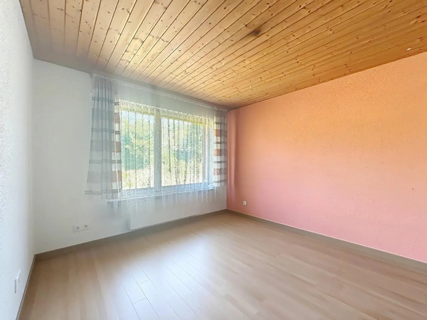 Charming House with Lake View - Photo 11 of 11