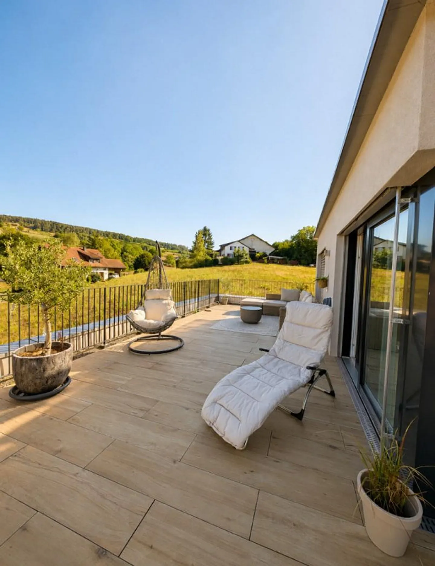 A lot of light, view into the greenery and a terrace to fall in love with - Photo 1 of 7