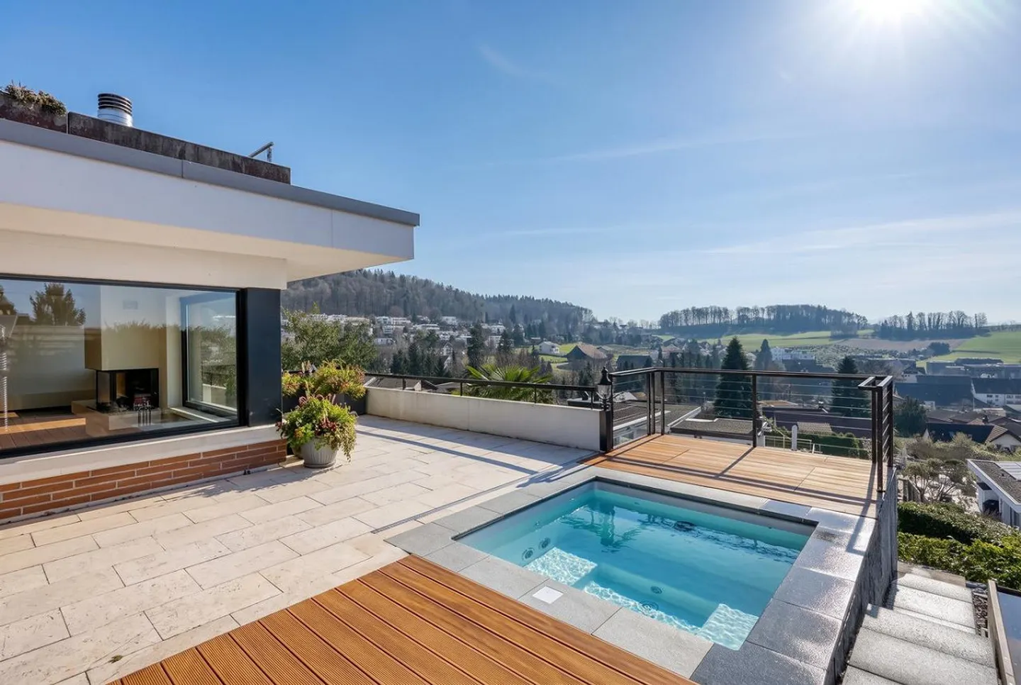Casa unifamiliare con ampi spazi esterni e vista panoramica - Foto 1 di 9