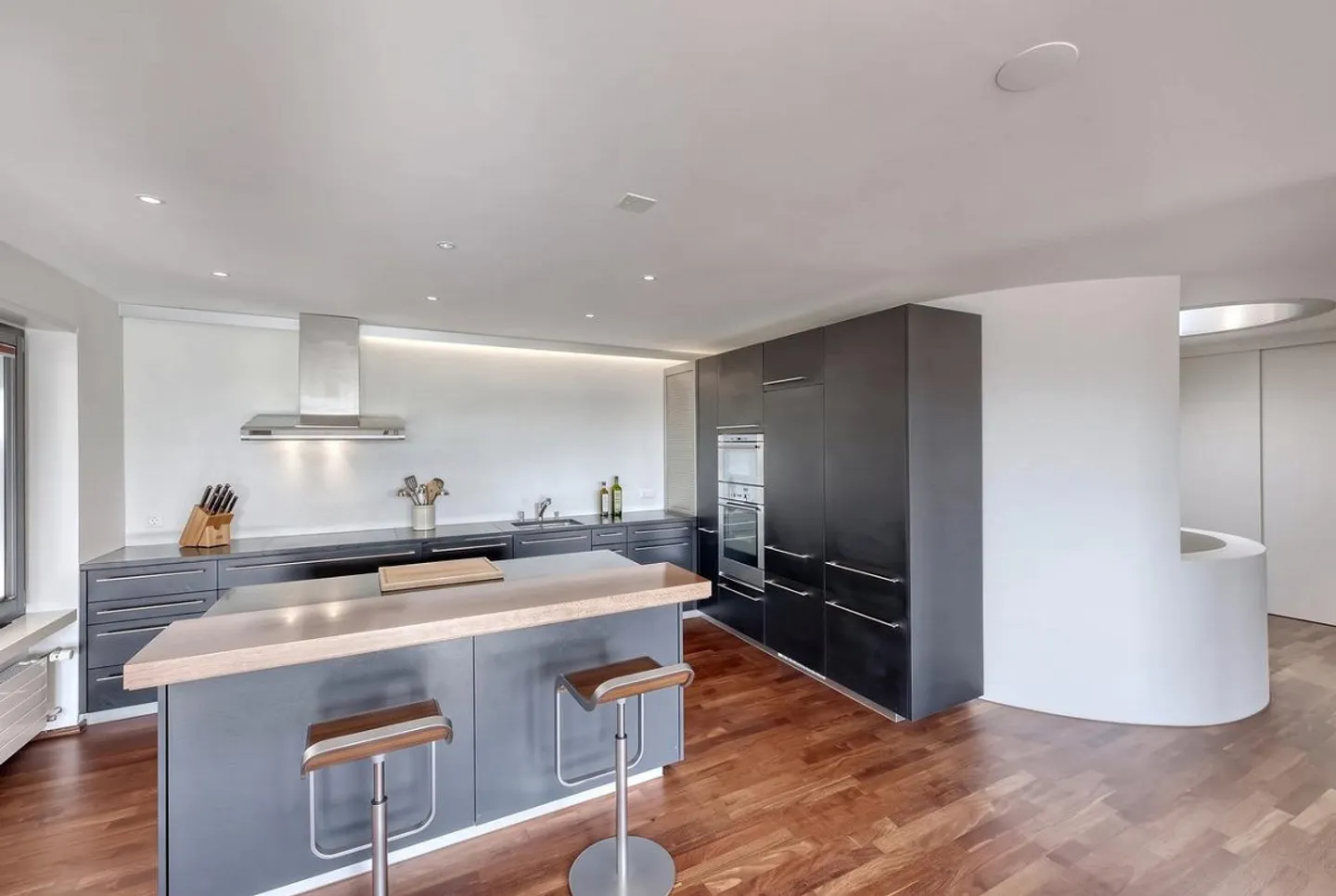 Casa unifamiliare con ampi spazi esterni e vista panoramica - Foto 3 di 9