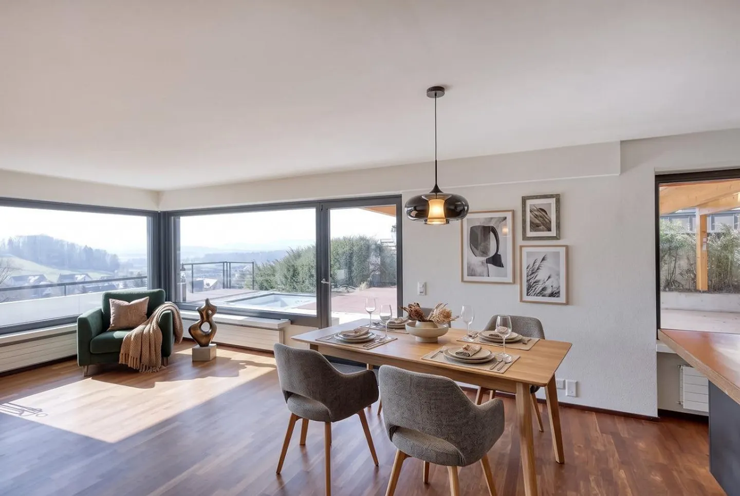 Casa unifamiliare con ampi spazi esterni e vista panoramica - Foto 4 di 9