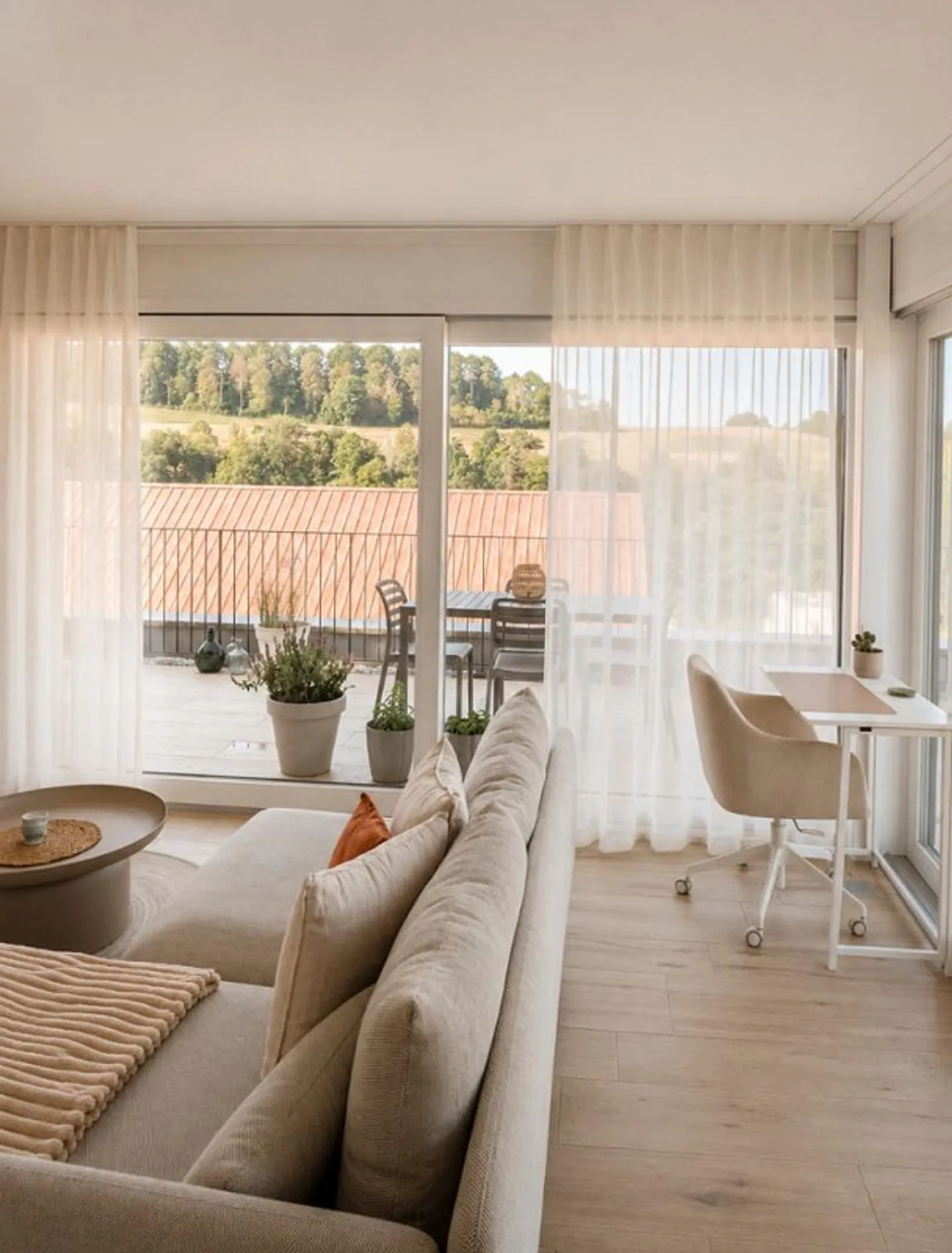 A lot of light, view into the greenery and a terrace to fall in love with - Photo 2 of 7
