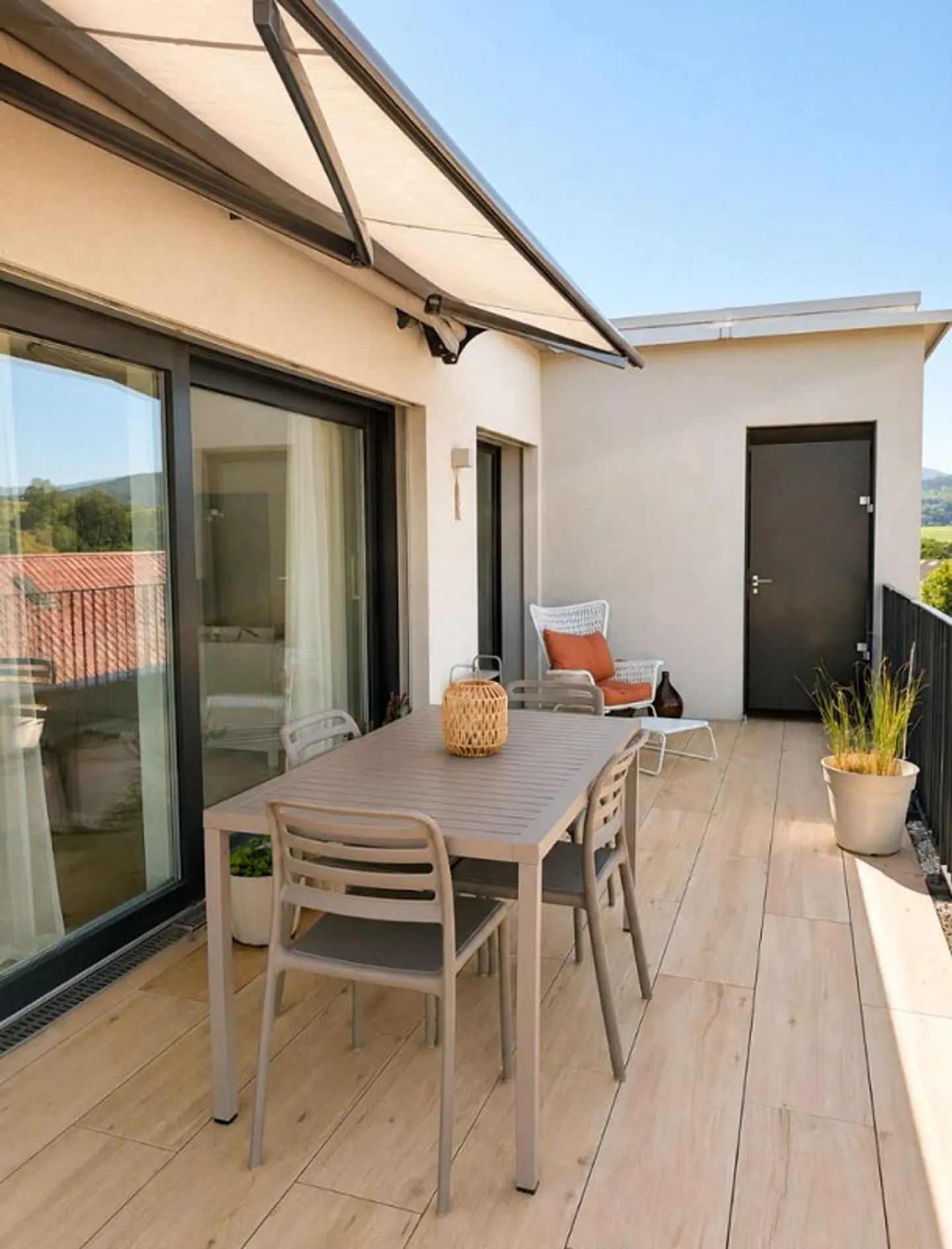 A lot of light, view into the greenery and a terrace to fall in love with - Photo 5 of 7