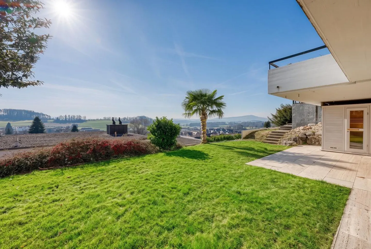 Casa unifamiliare con ampi spazi esterni e vista panoramica - Foto 7 di 9