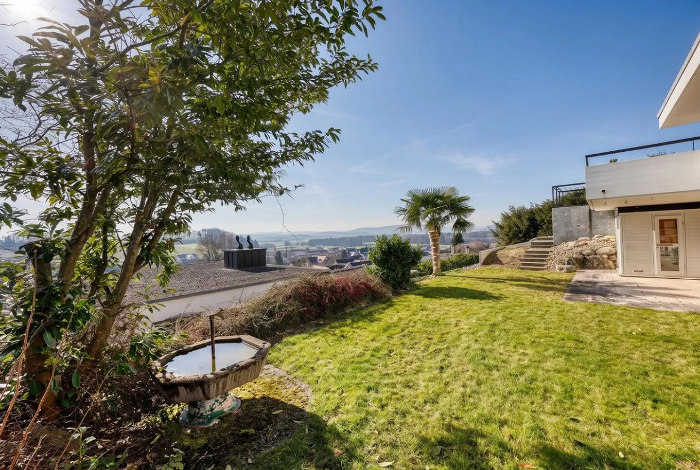 Casa unifamiliare con ampi spazi esterni e vista panoramica - Foto 8 di 9