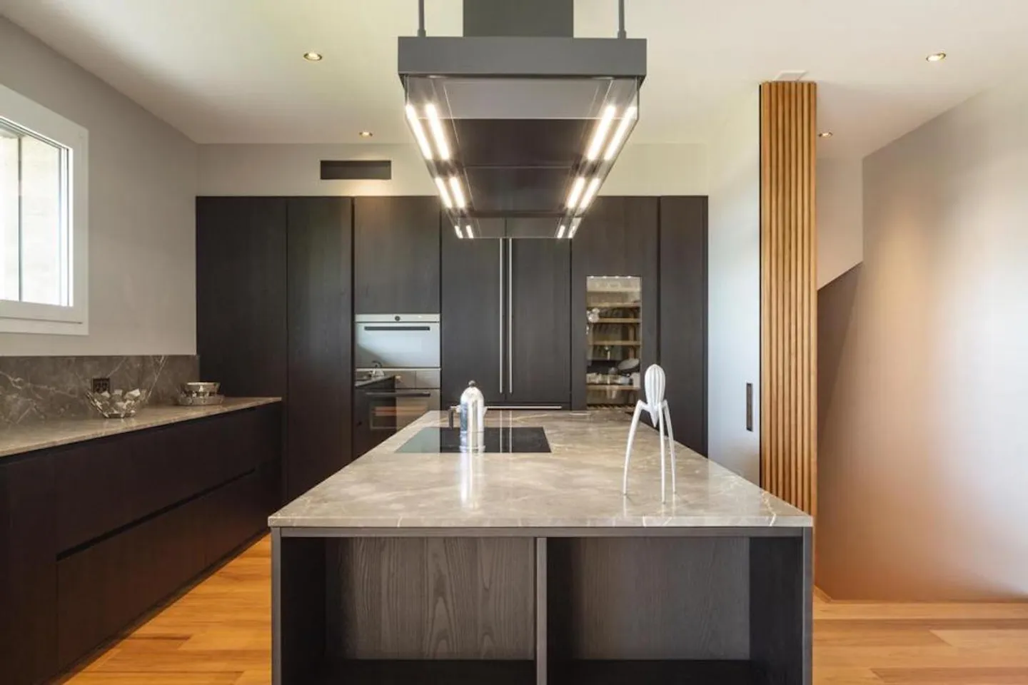 Magnificent Apartment with Garden and Lake View - Photo 4 of 10