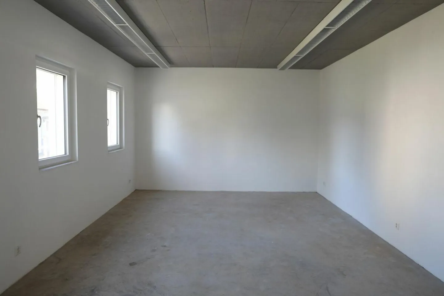 Versatile Commercial Space - Photo 3 of 9