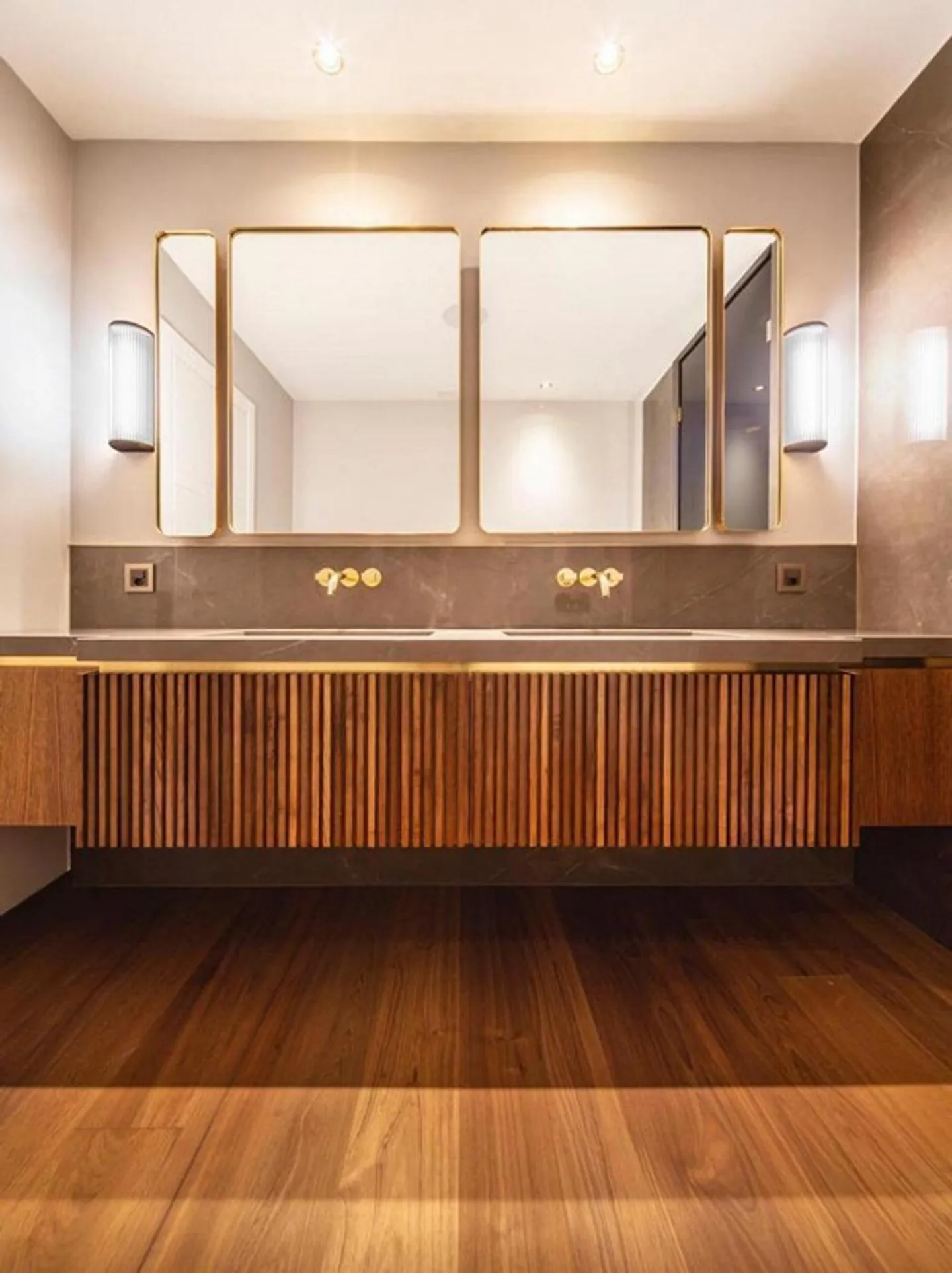 Magnificent Apartment with Garden and Lake View - Photo 7 of 10