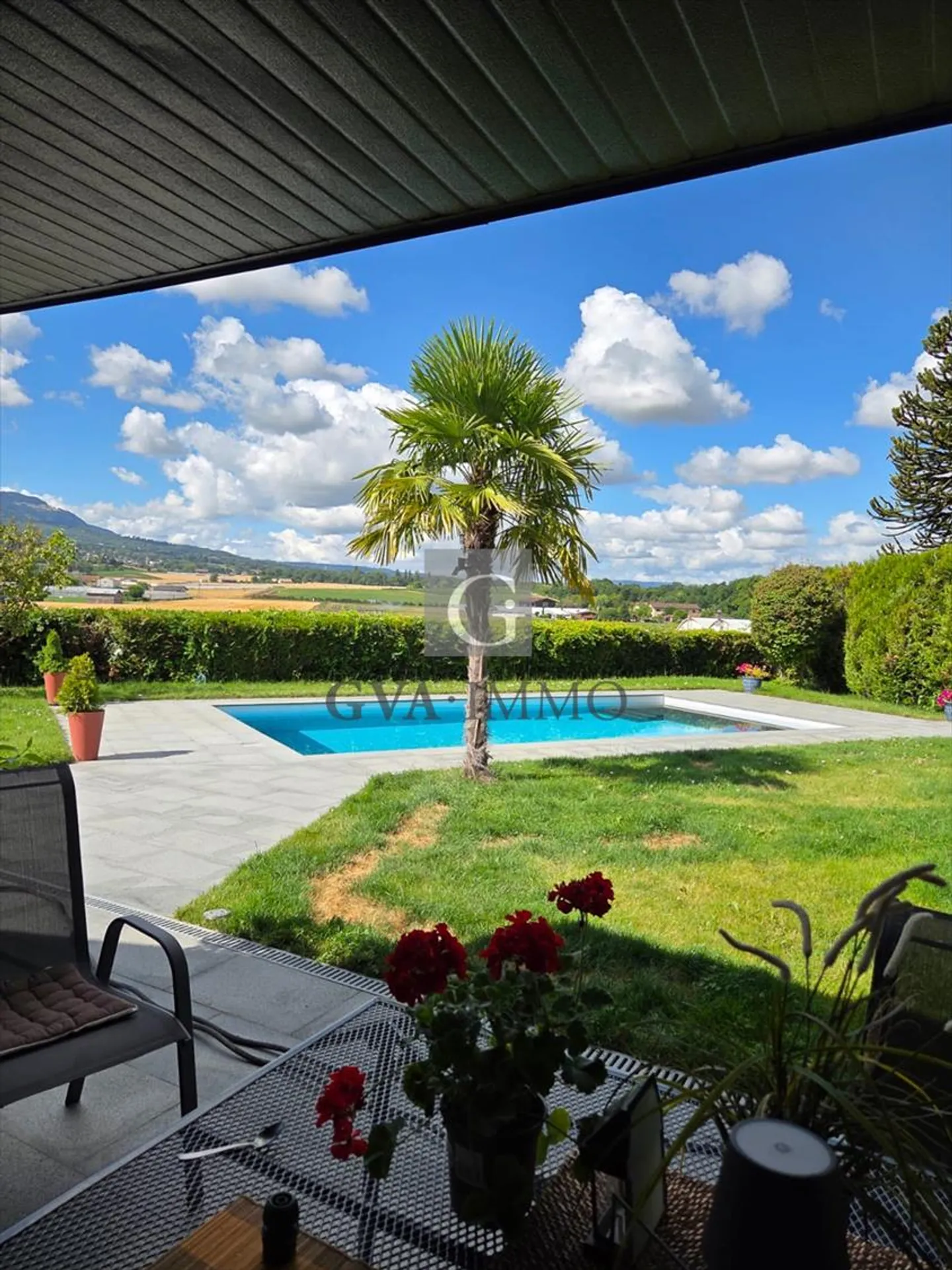 Spaziosa villa ristrutturata con piscina e vista - Foto 1 di 5