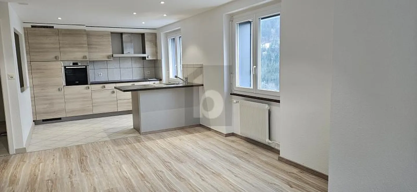 SCHÖNER BLICK AUF DEN SEE UND KOMPLETT RENOVIERT - Foto 2 von 6