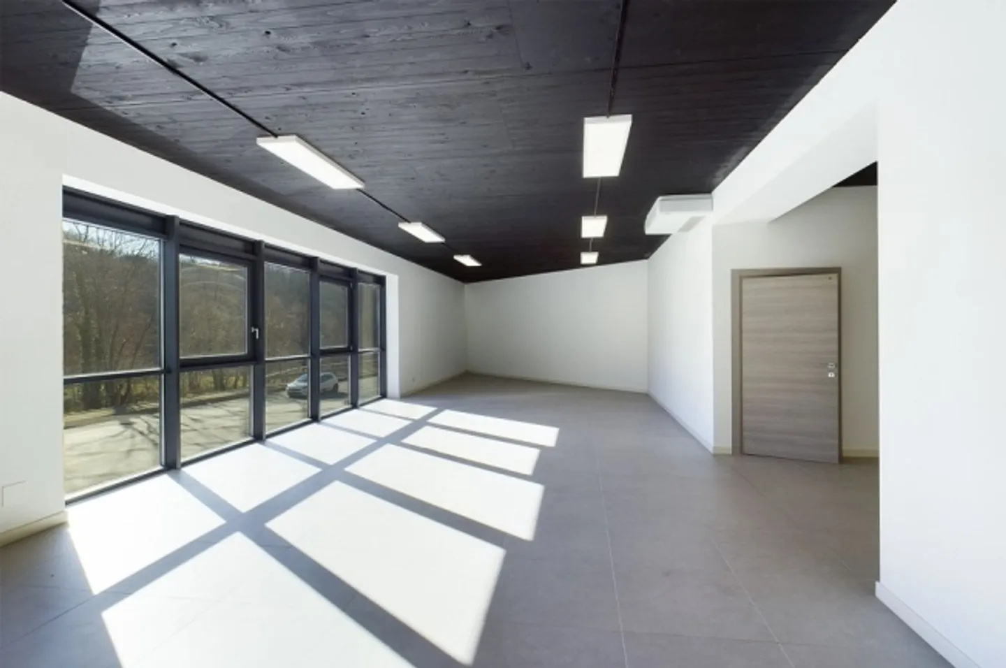 «Nuovissimo Commercial Stabile» - Foto 12 di 13