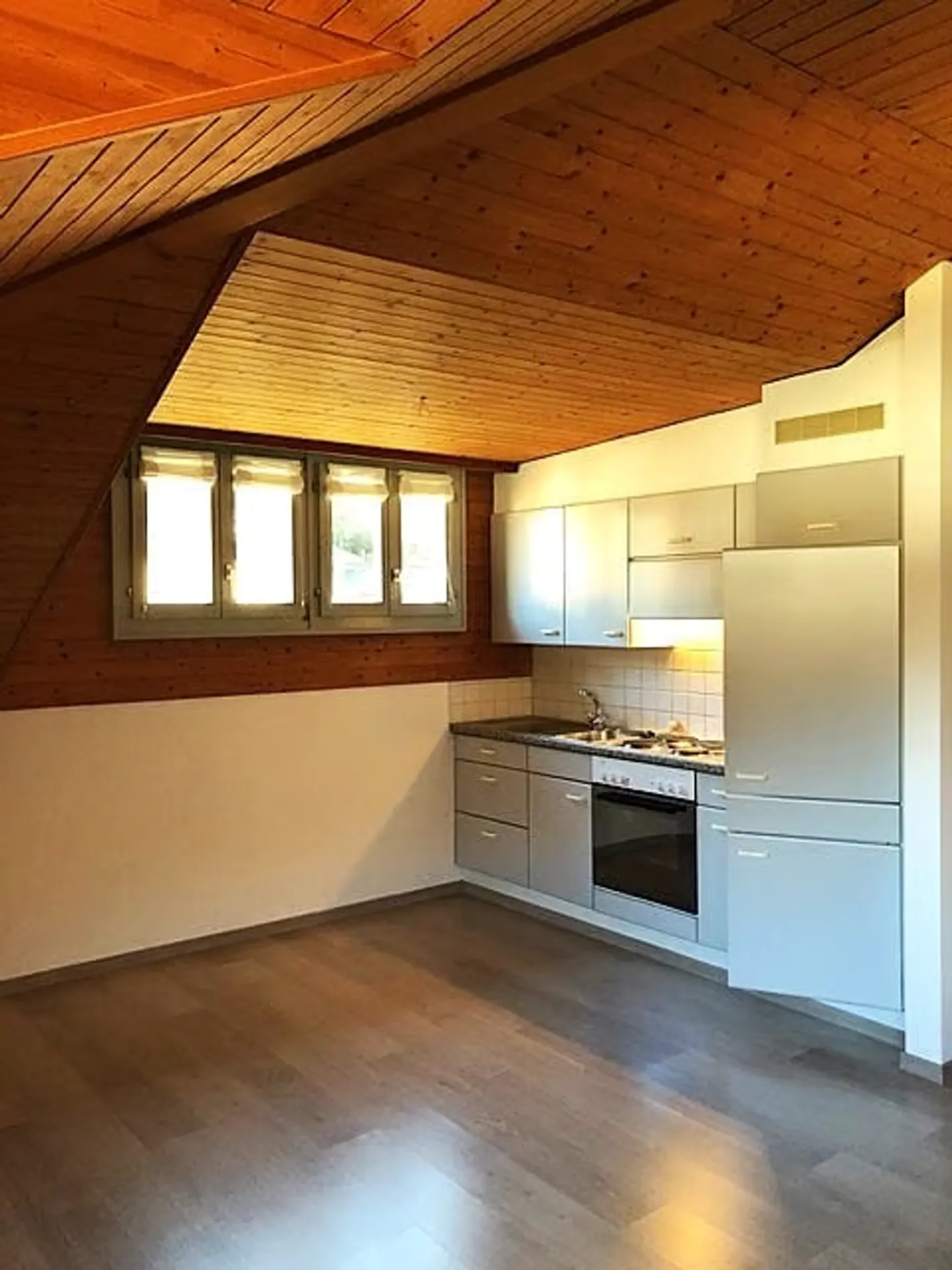 Accogliente appartamento monolocale mansardato a Bellinzona - Foto 8 von 9