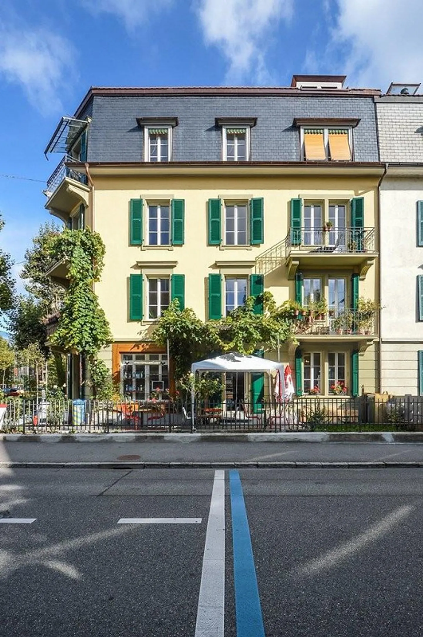 Beautiful living in Lorraine! - Photo 2 of 9