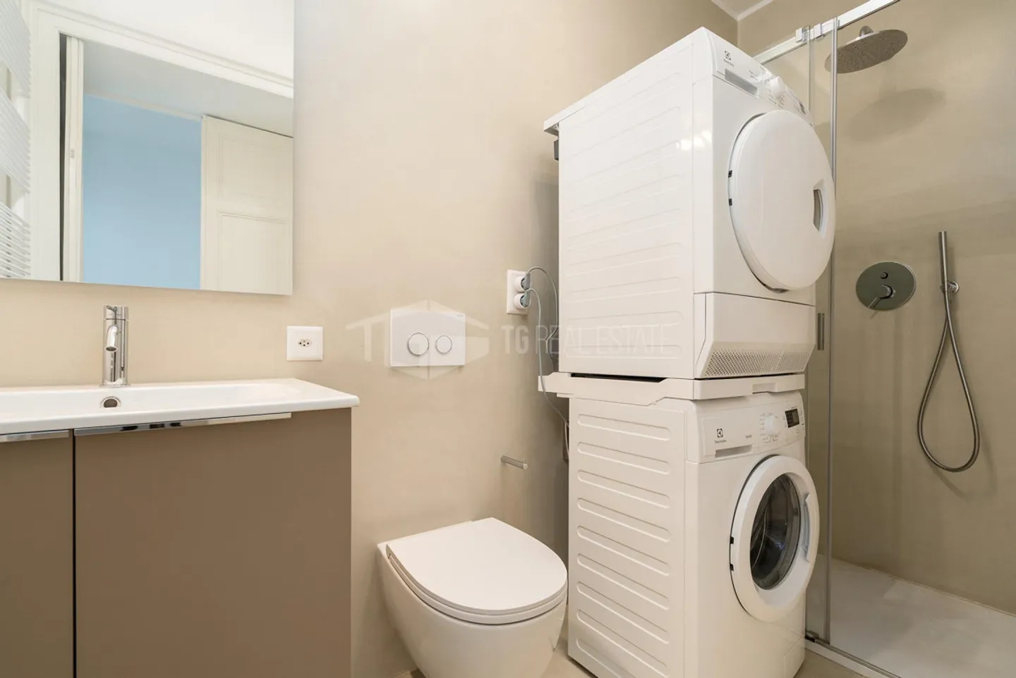 Elegant Office in a Historic Building - Photo 11 of 12