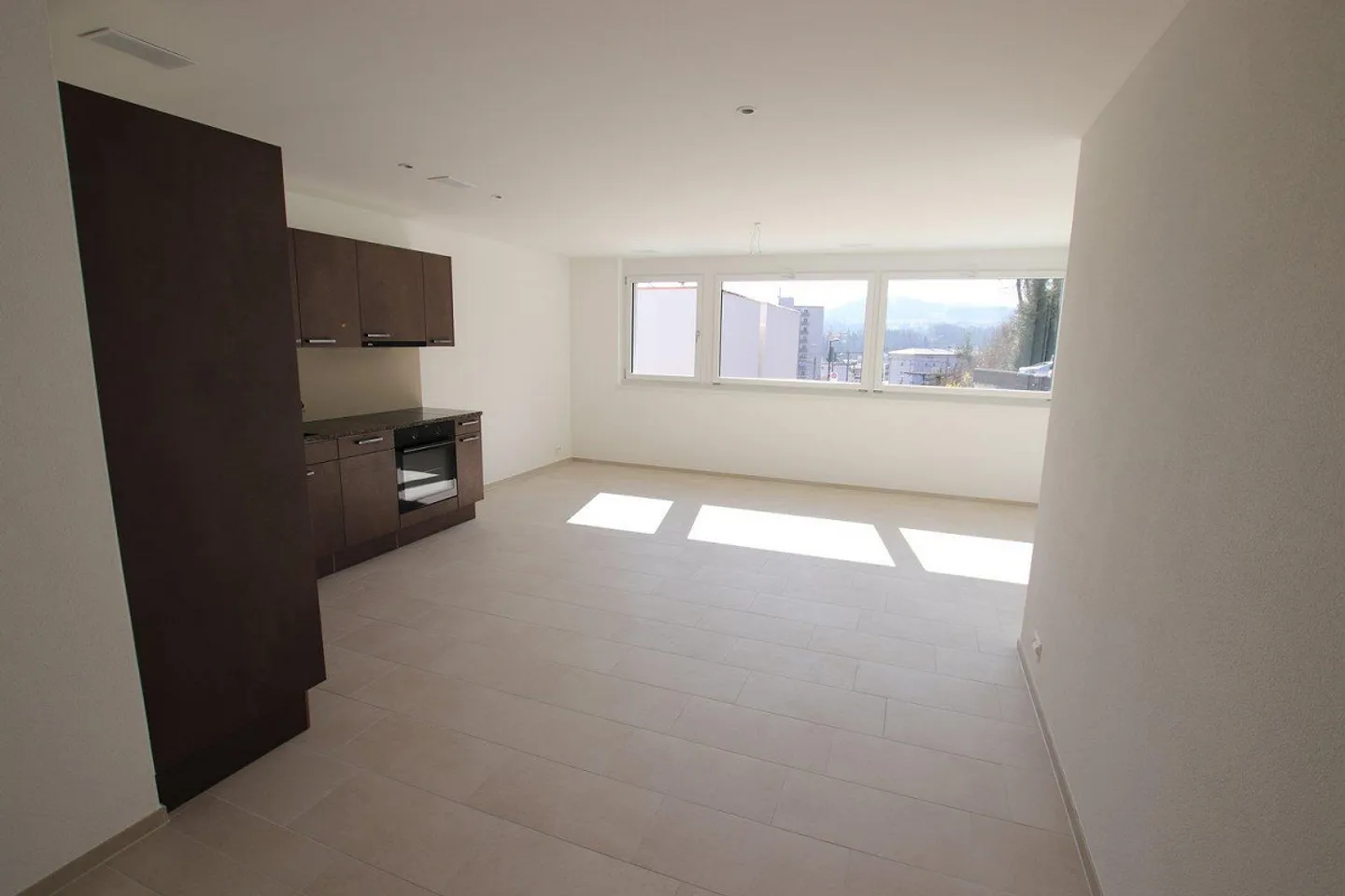 Zentrale 3½ Zimmer-Wohnung 3. OG (C403) - Foto 2 von 11