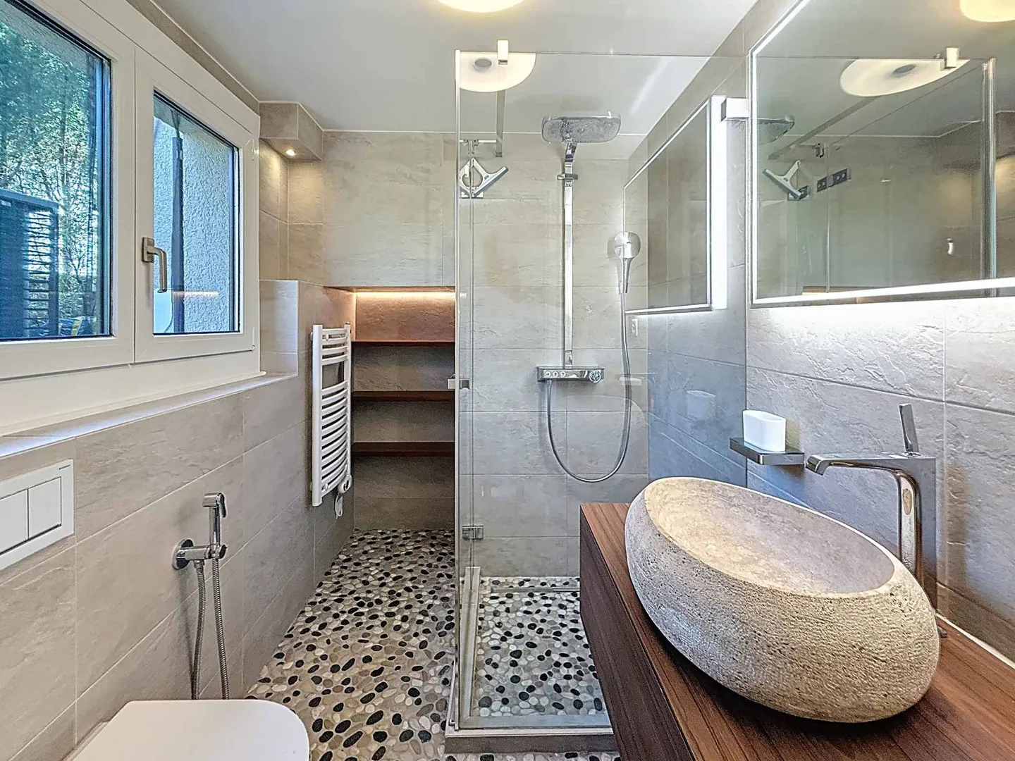 Unique, fully renovated villa - Photo 8 of 13